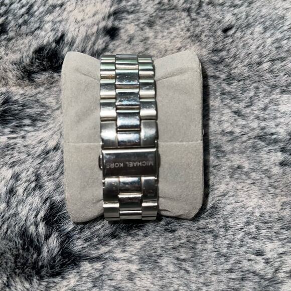 Michael Kors Watch Vintage World Hunger Limited Edition Silver Blue Charity - Picture 3 of 6